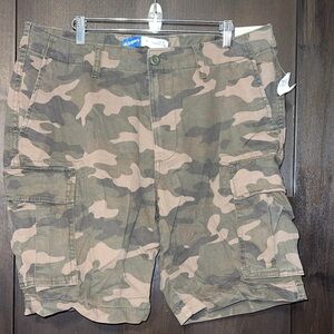 Old Navy Camo Lived-in straight cargo shorts
